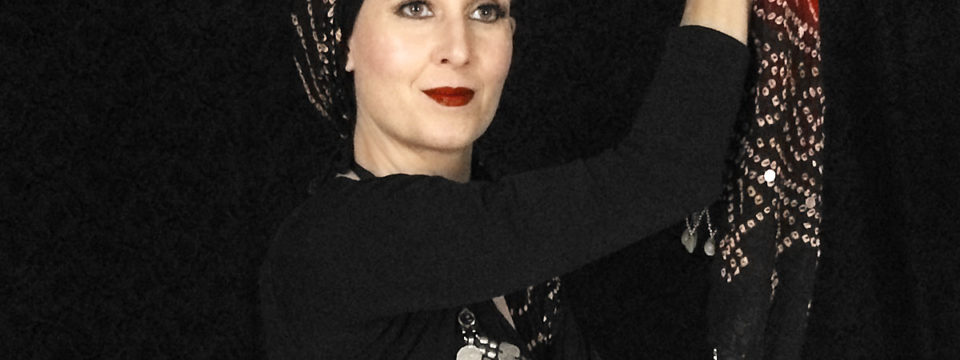 How to wrap a turban, twist the accent fabric with the base fabric (www.TribeNawaar.com)