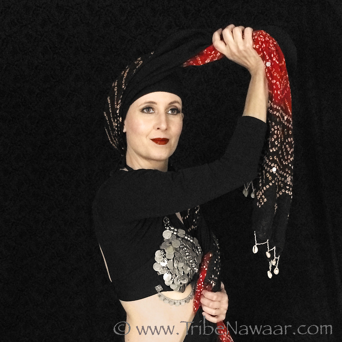 How to wrap a turban, twist the accent fabric with the base fabric (www.TribeNawaar.com)