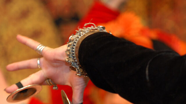 Playing zils while belly dancing is fun! Learn from us in our weekly classes, a specialty workshop or in a private lesson!