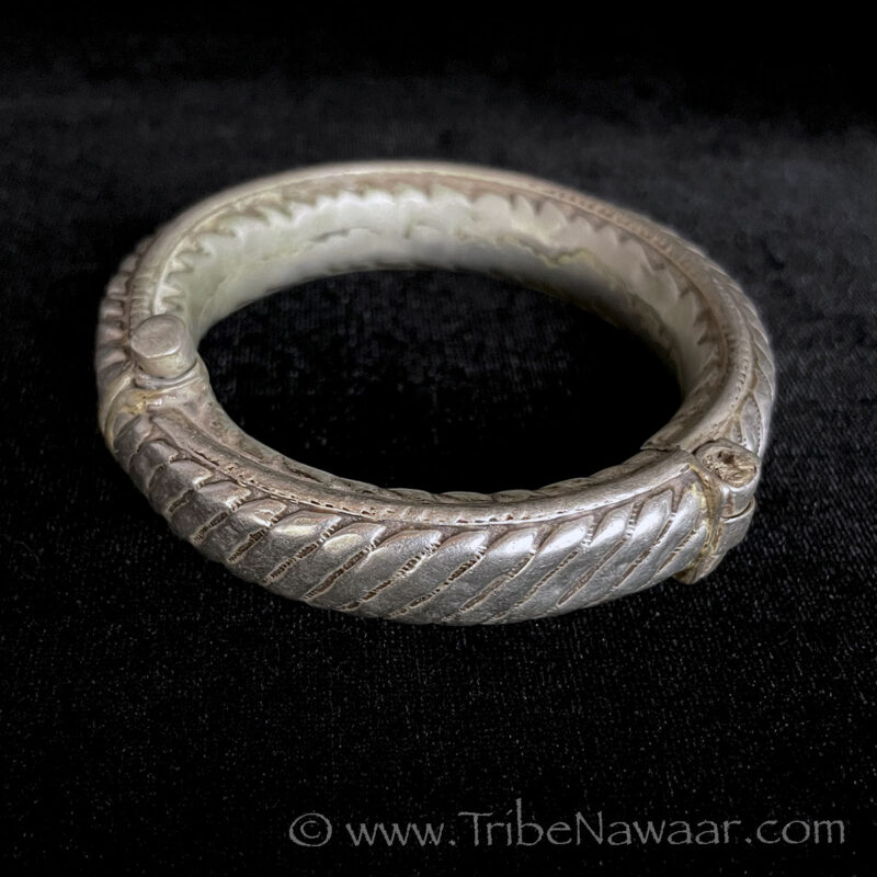 Vintage Tribal Bracelet (Consignment lexhar1-47)
