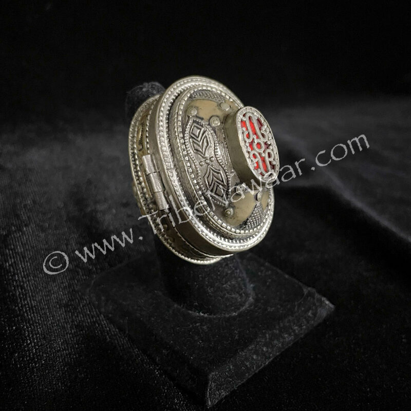 Turkoman Hidden Compartment Ring (Consignment judiv1-40)